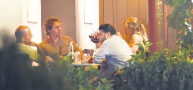 ece-sukanin-is-adami-sevgilisi-ugur-guven-geceleri-akti-asli-turanli-ile-bogazdaki-bir-restoranda-yakalandi-1595976181843.jpeg Ece Sükan'ın iş adamı sevgilisi Uğur Güven gecelere aktı! Aslı Turanlı ile Boğaz’daki bir restoranda yakalandı-3