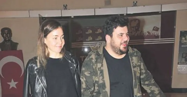 Eser Yenenler ile evlilik hazırlıkları yaptığı Berfu Yıldız, Cem Yılmaz'ın stand-up gösterisini izledi