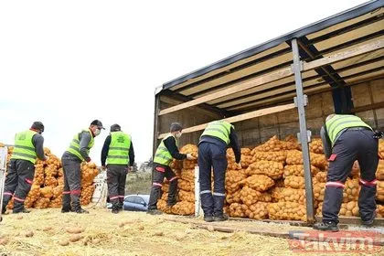 Başkan Erdoğan talimat vermişti! Çiftçiden alınan patatesler ihtiyaç sahibi vatandaşlara dağıtılmaya başlandı