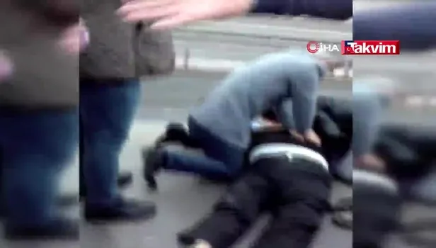 Metrobüs durağında bir anda yere yığılınca...