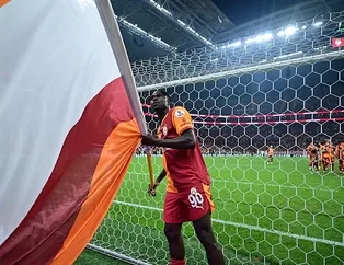 Wilfried Singo üçlü çektirdi