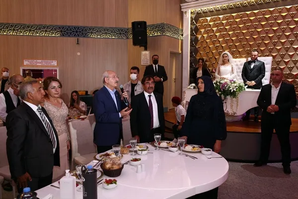 kemal-kilicdaroglunun-fikrasina-kimse-gulmedi-1630304989024.jpg Kemal Kılıçdaroğlu'nun fıkrasına kimse gülmedi-3