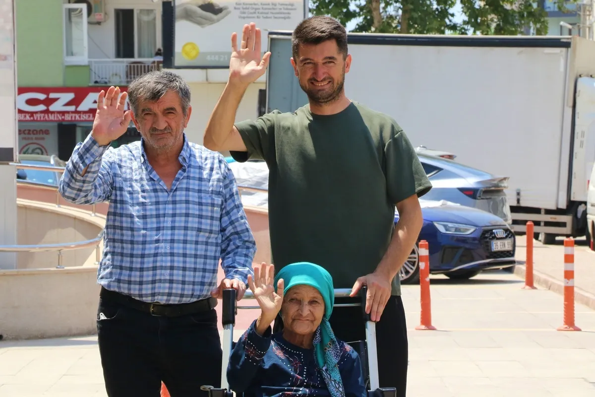 yuzde-100-mutluluk-1784336343182.jpeg 6 yıl önce yaptığı kök hücre bağışı lösemili annesine umut oldu-3