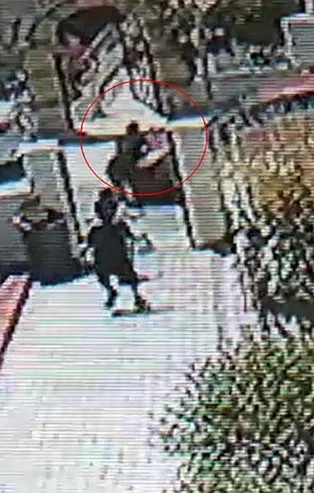 Tekirdağ'da köpekten kaçan çocuğa araba çarptı! Facia ucuz atlatıldı