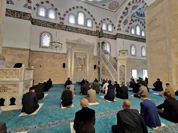 2-bin-kisilik-recep-tayyip-erdogan-camii-acildi-1603454248044.jpg