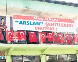 Teröre bayrak tokadı
