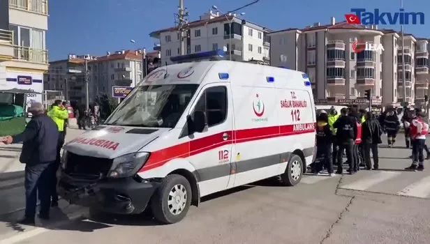 Aksaray’da hasta taşıyan ambulans otomobille çarpıştı