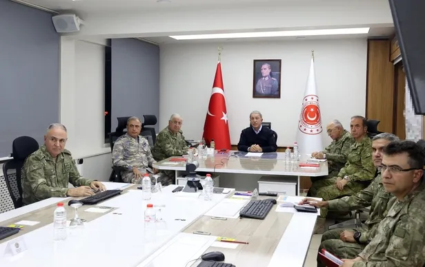 milli-savunma-bakani-akar-pence-kilit-komutanlariyla-gorustu-kac-terorist-etkisiz-hale-getirildi-flas-tahil-ko-1667461440021.jpeg Milli Savunma Bakanı Akar, Pençe Kilit komutanlarıyla görüştü! Kaç terörist etkisiz hale getirildi? Flaş tahıl koridoru mesajı-3
