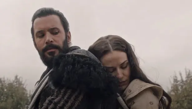 alparslan-buyuk-selcukluda-herkes-yuvadan-tek-tek-ayrilmisti-bakin-koca-kadrodan-geriye-bir-tek-kim-kaldi-1635774731776.jpg Bakın koca kadrodan geriye bir tek kim kaldı! Alparslan Uyanış Büyük Selçuklu'da tamı tamına 20 ayrılık!-4