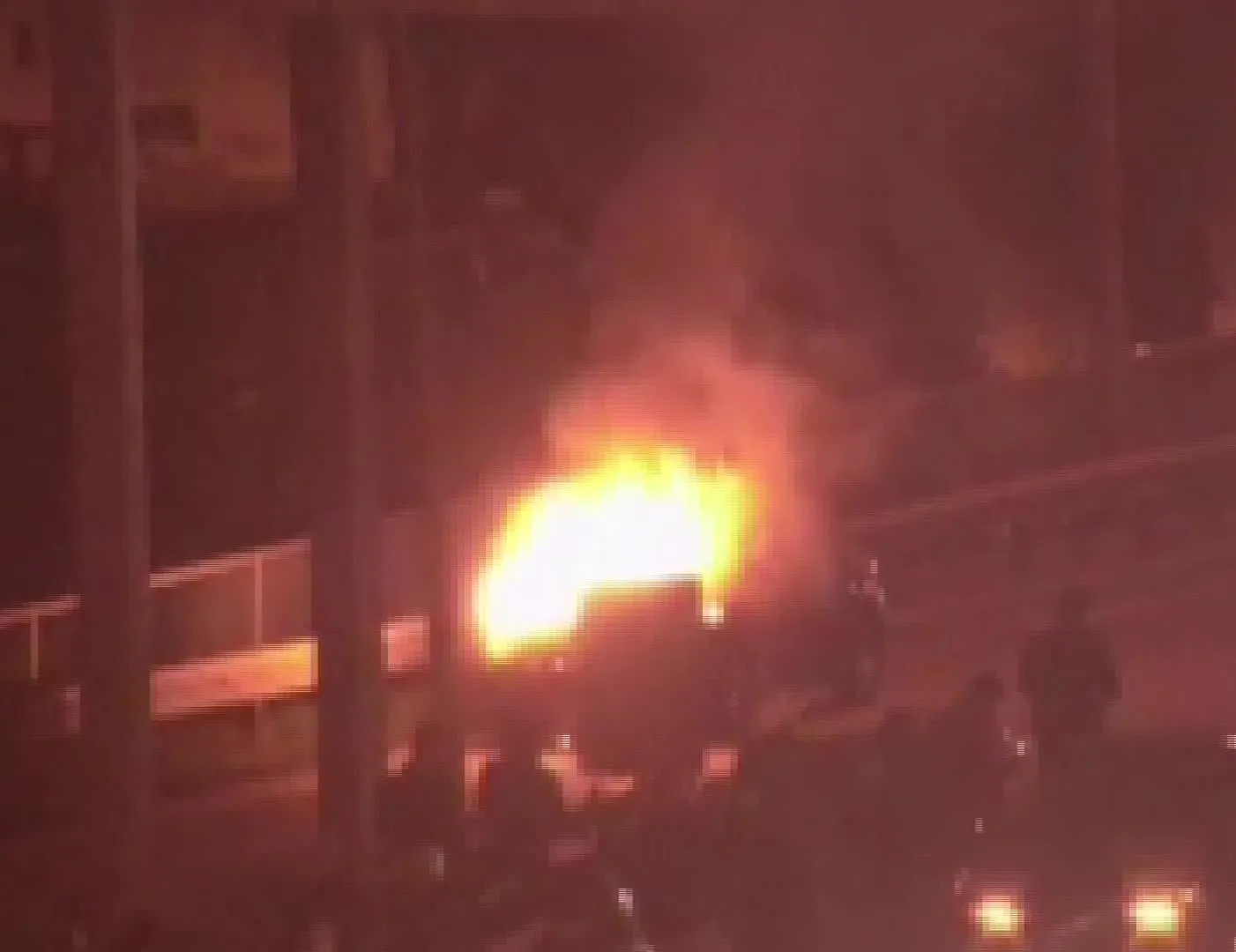 15 Temmuz Şehitler Köprüsü’nde araç yangını!