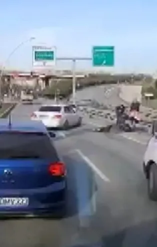 Karşıya geçmek isterken hayatının şokunu yaşadı! O anlar kamerada...