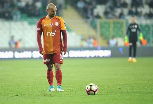 Sneijder gidiyor-3