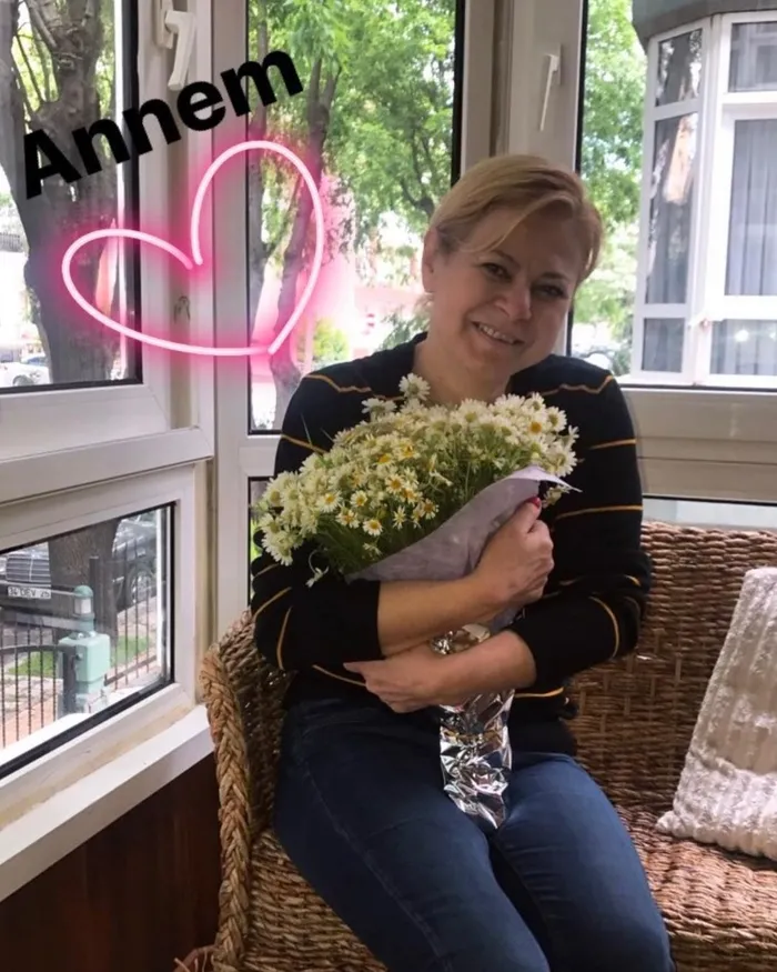 bez-bebekin-pompirikyasiydi-elif-ceren-balikcidan-kahreden-paylasim-yillar-gecse-de-aklim-hala-gittigin-o-gund-1705843816945.jpg Bez Bebek'in Pompirikya'sıydı! Elif Ceren Balıkçı’dan kahreden paylaşım! “Yıllar geçse de aklım hala gittiğin o günde...”-5