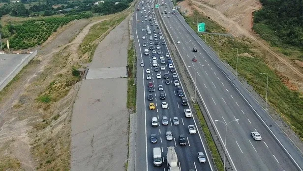 Son dakika: İstanbul'da bayram trafiği erken başladı-1