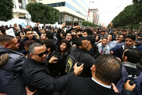 Tunus'ta protesto gösterileri-3