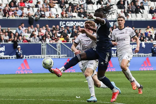 fenerbahce-alberth-elis-ile-ilgileniyor-menajeri-acikladi-1657285480490.jpg Fenerbahçe Alberth Elis ile ilgileniyor! Menajeri açıkladı...-8