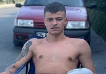 buyukcekmecede-ihbara-giden-polis-memuru-cihat-ermis-sehit-oldu-20-yasindaki-saldirgan-muhammet-corak-suc-maki-1696883900879.jpeg Büyükçekmece'de ihbara giden polis memuru Cihat Ermiş şehit oldu! 20 yaşındaki saldırgan Muhammet Çorak suç makinesi çıktı: Tutuklandı-4