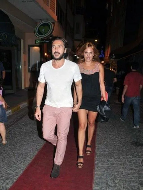 abdye-kacan-can-ates-prestij-sahibi-olmak-icin-meryem-uzerlinin-adini-kullandi-1664047153628.jpeg ABD’ye kaçan Can Ateş'ten Meryem Uzerli'yi şoke eden hamle! Prestij sahibi olmak için...-10