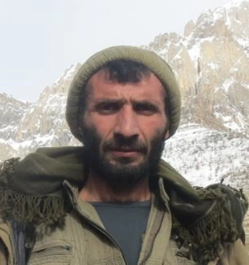 PKK/KCK sözde Gever (Hakkari) Eyalet Sorumlusu Sefkan Amed kod Serkan Nazlier terör örgütü üyeleriyle (Takvim.com.tr/Arşiv)