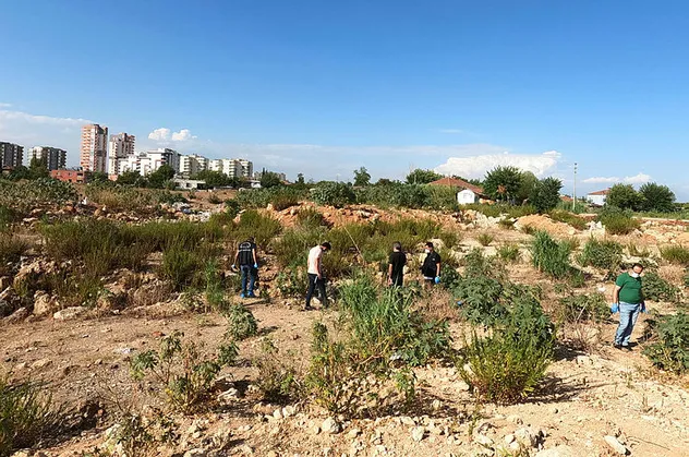 Antalya'da şüpheli ölüm! Boş arazide bulundu
