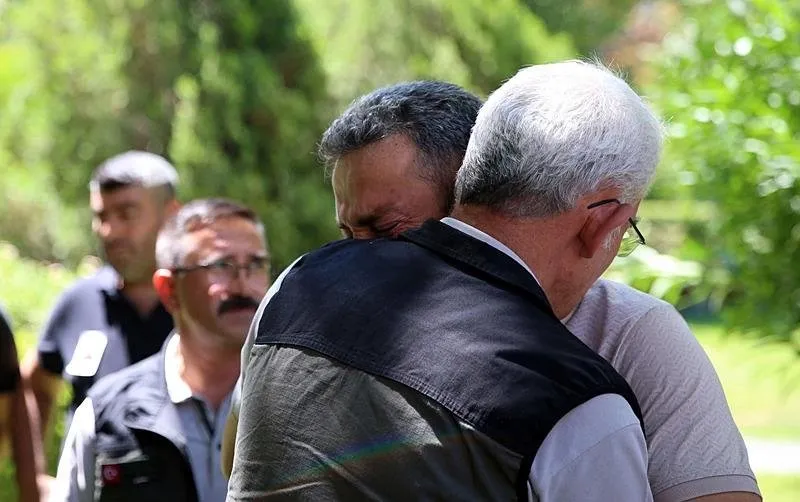 İzmir'deki yangına müdahale ederken şehit olan dozer operatörü Demir için tören düzenlendi. (AA)