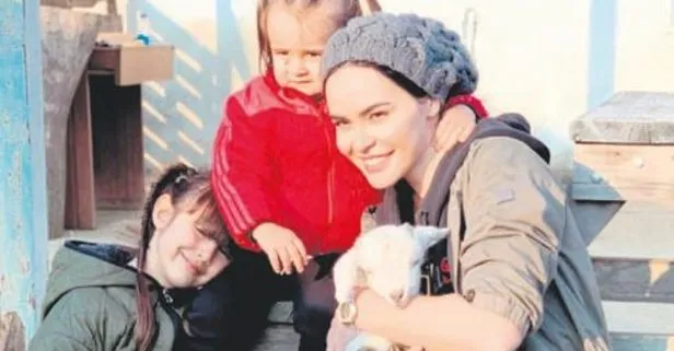 Fenerbahçeli kaleci Volkan Demirel’in eşi Zeynep Sever Demirel, kızlarıyla İstanbul yakınlarındaki bir çiftliğe gitti.