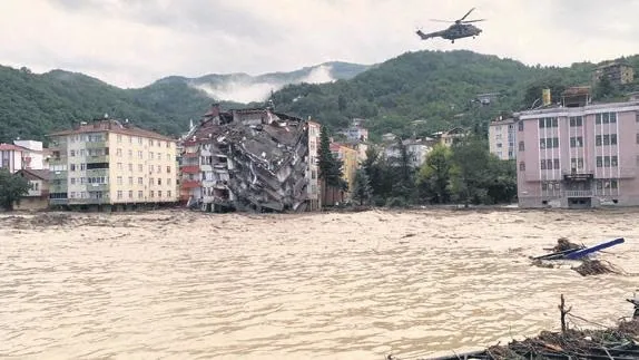 kiskanclik-krizine-giren-umutcan-ilter-sevgilisi-selcan-donmezeri-tabanca-ile-katletti-1669595264137.jpeg Kıskançlık krizine giren Umutcan İlter sevgilisi Selcan Dönmezer’i tabanca ile katletti-7