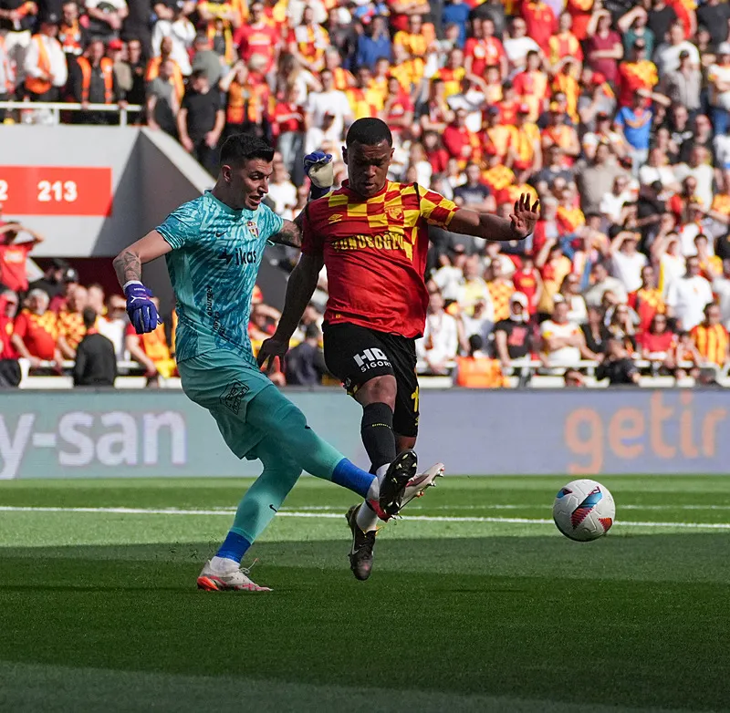 Fenerbahçe ve Galatasaray'ın transfer savaşı! Kale o isme emanet - 10