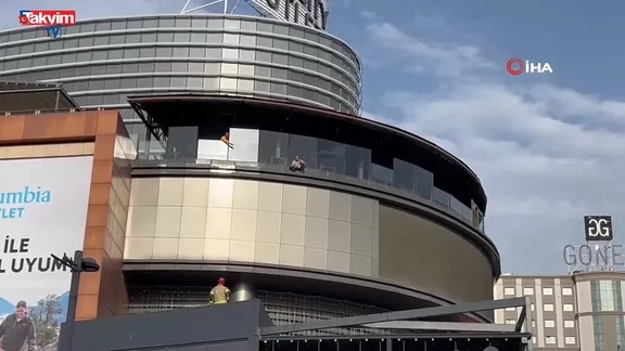 Bahçelievler'de AVM'de intihar girişimi