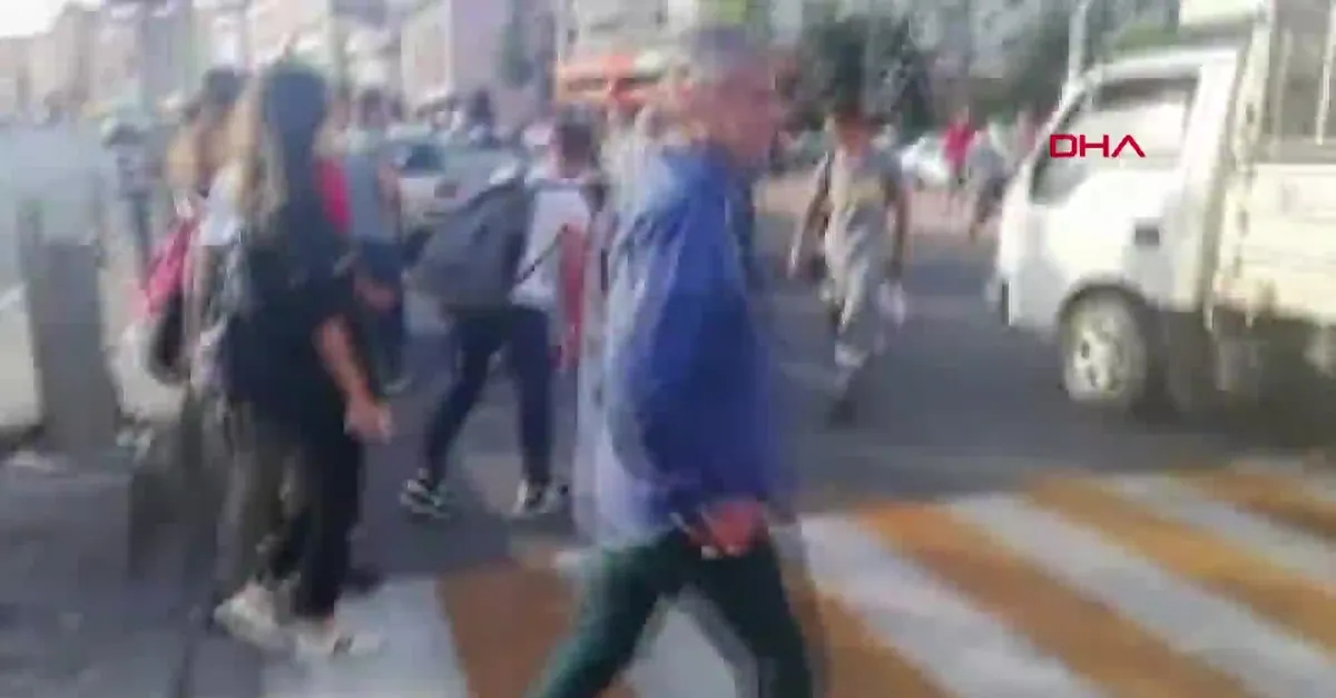 Çarptığı kadının başından ayrılmadı