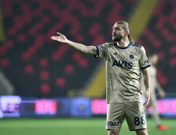 1614781282008.jpg Fenerbahçe'de Caner Erkin görüşmesi öncesi Erol Bulut'tan kritik rapor-7