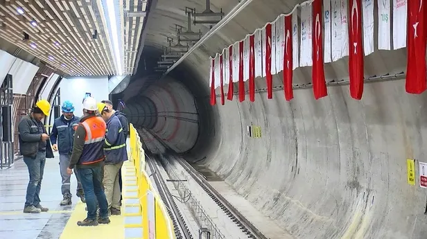 Bakan Karaismailoğlu açıkladı: Yolda kalan otobüsler değil günde 1 milyonun üzerinde yolcu taşıyacak metrolar-3