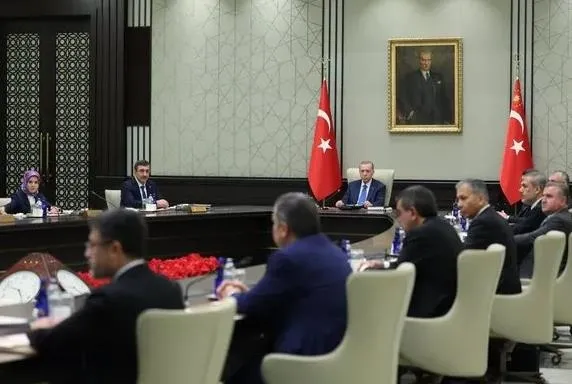 milyonlarin-gozu-yarin-toplanacak-kritik-kabinede-masada-ekonomi-ve-gazze-olacak-emekli-ciftciye-5-bin-liralik-1700433320595.jpeg Milyonların gözü kritik Kabine'de! Masada ekonomi ve Gazze olacak: Emekli çiftçiye 5 bin liralık ikramiye...-3