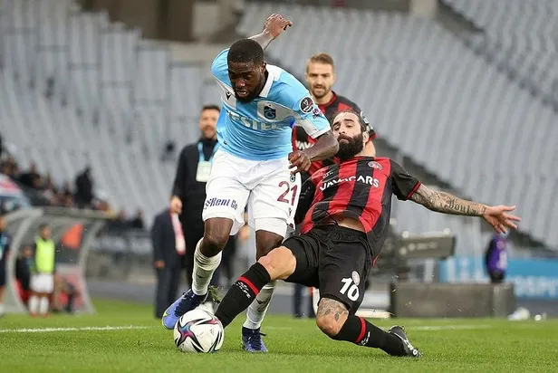 ligde-ust-uste-7-galibiyet-alan-trabzonsporu-rakipleri-durduramiyor-1638134341748.jpeg Zirvede Karadeniz Fırtınası var! Trabzonspor Karagümrük engelini aşarak ligde namağlup ilerliyor-6