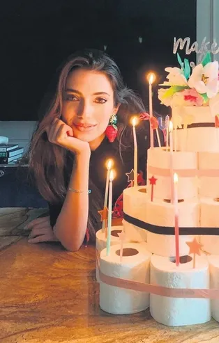 Rachel Araz’ın tuvalet kağıtlarıyla yaptığı pasta Daily Mail'e manşet oldu