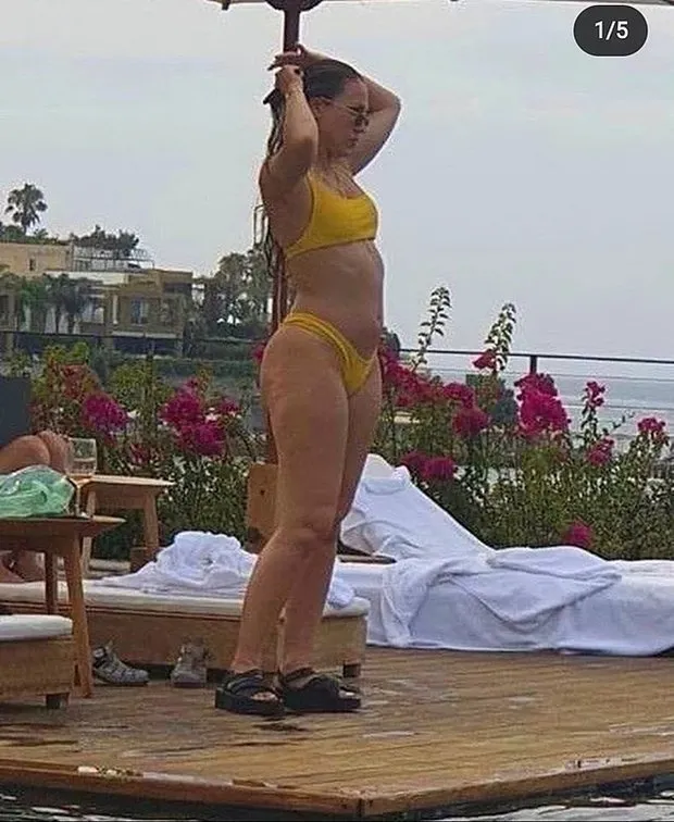 Duygu Özaslan 'e bu kadar da olmaz artık' dedirtti ne mahremi kaldı ne de özeli! Duygu Özaslan iç çamaşırlı detayıyla...-8