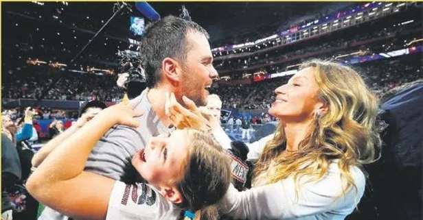 Brezilyalı model Gisele Bünchen, önceki gece iki çocuğuyla birlikte, eşi Tom Brady’nin Super Bowl müsabakasını izledi