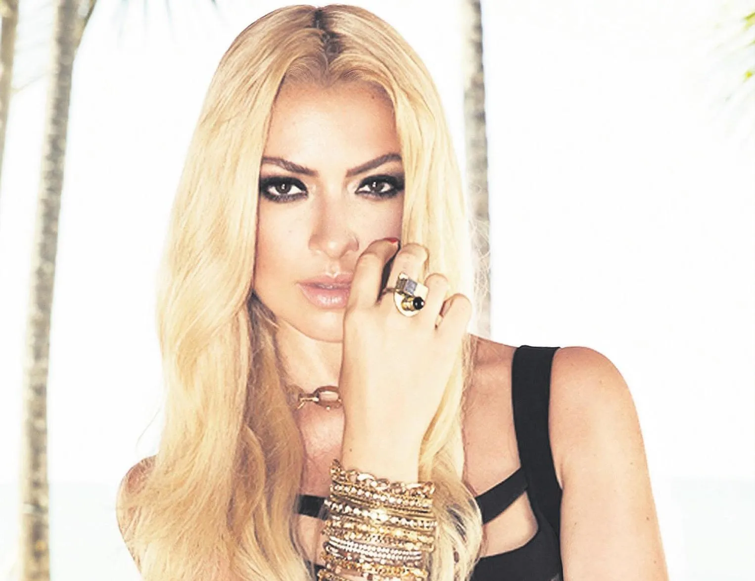 Hadise’yi efkar bastı