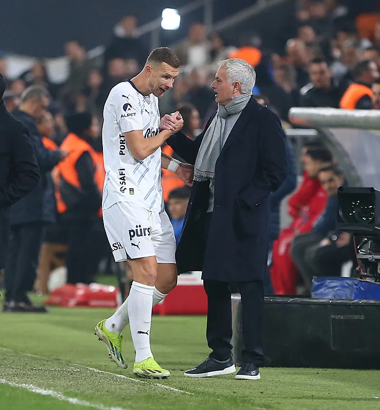 adana-demirspor-fenerbahce-mac-sonucu-0-4-ozet-1737315559120.jpeg Adana Demirspor-Fenerbahçe maç sonucu 0-4 (ÖZET)-4