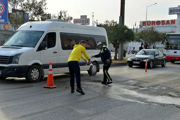 1574688426522.jpg Acı olay! Önce kamyon çarptı ardından otomobilin altında kaldı-1