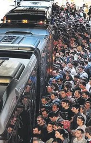 CHP'li İmamoğlu hizmeti unuttu, her şeye zam yaptı! Metrobüs plansızlıktan çileye dönüştü