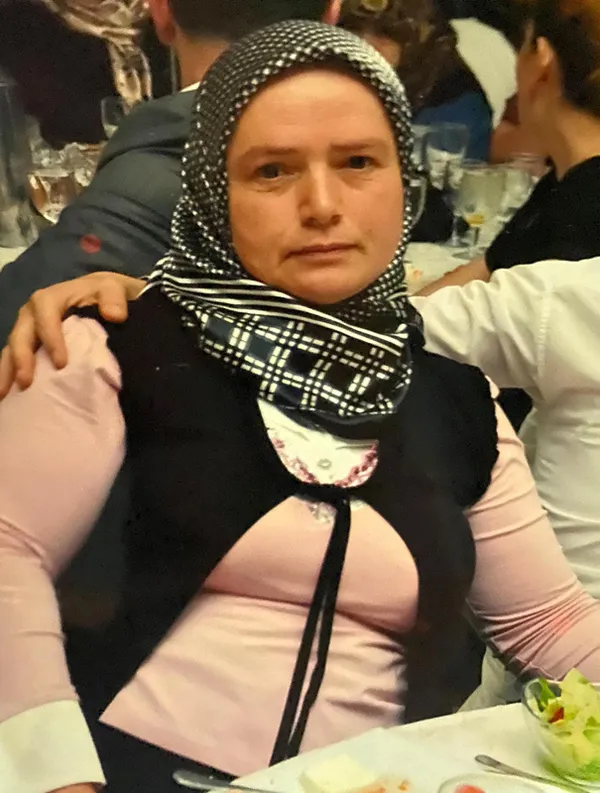 cin-cikarma-seansinda-dehset-sirtina-100-kez-oklava-vurulan-kadin-hayatini-kaybetti-1642067576576.jpg Cin çıkarma seansında dehşet! Sırtına 100 kez oklava vurulan kadın hayatını kaybetti-2