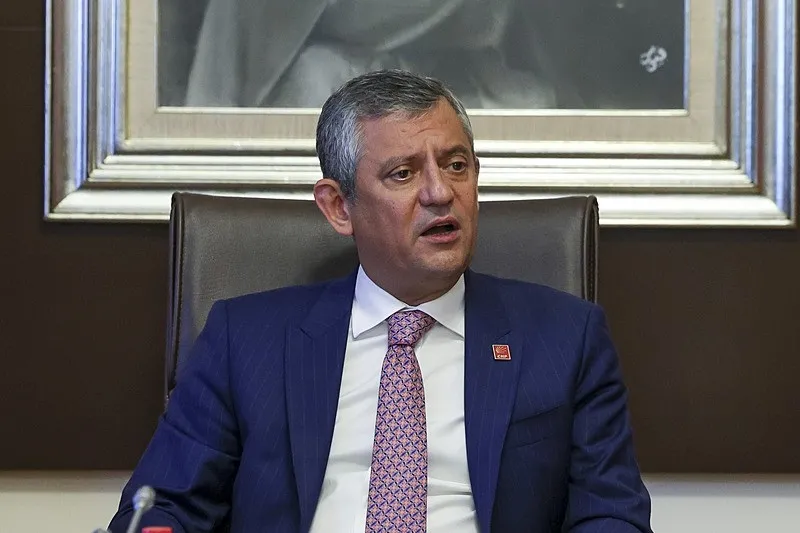 chpde-grup-savasi-ozgur-ozelden-ben-konusacagim-cikisi-1780918594822.jpeg CHP’de grup savaşı: Bay Kemalciler kararlı! Özgür Özel’den “ben konuşacağım” çıkışı-5