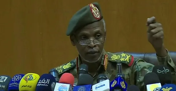 Sudan'da gösterilerin sembolü olan Salah'ın pahalı eşyaları kirli hesabı gözler önüne serdi-3