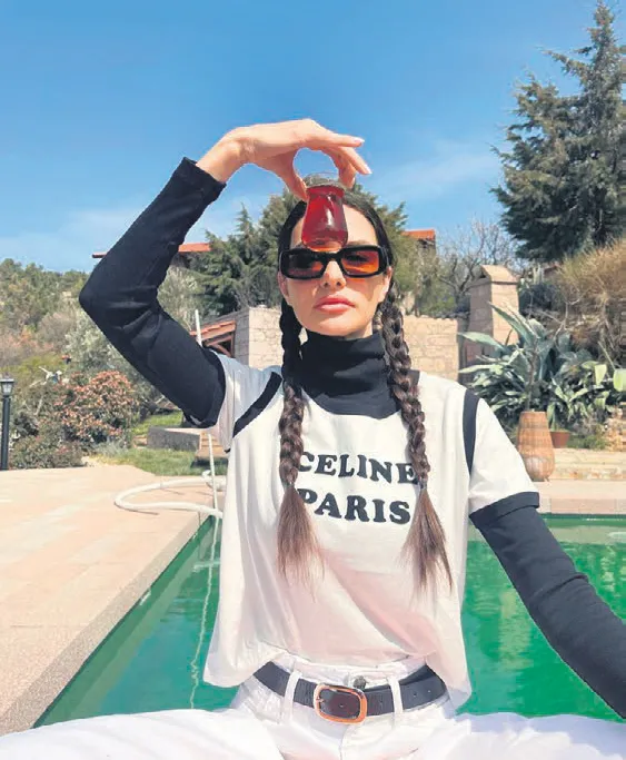 sosyal-medya-fenomeni-ezgi-findik-cebini-doldurdu-turkiyeyi-sildi-yabanci-dergide-kendini-alman-olarak-tanitti-1648754487762.jpg Sosyal medya fenomeni Ezgi Fındık cebini doldurdu Türkiye'yi sildi! Yabancı dergide kendini Alman olarak tanıttı-7