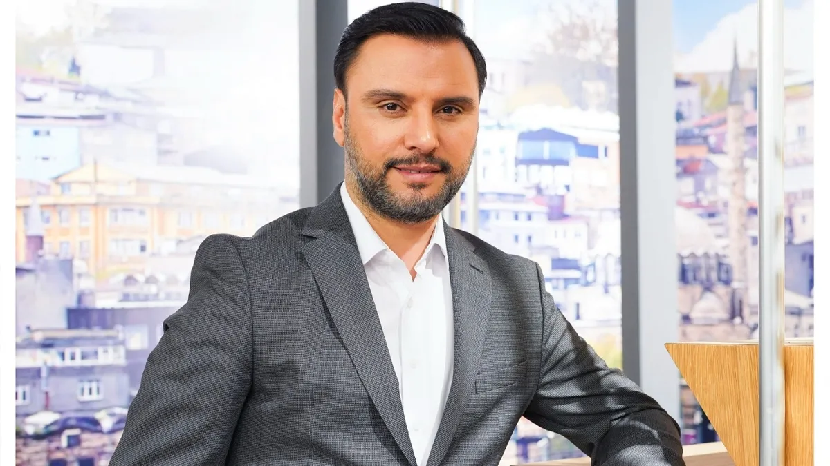 alisandan-merhum-kardesi-selcuk-tektasa-duygusal-turku-paylasimi-1792694789062.jpg Alişan yıllar önce kaybettiği kardeşi Selçuk Tektaş'ın acısıyla bağlamanın tellerine vurdu: "Seni özlediğimde hep bu türkü geliyor aklıma"-7
