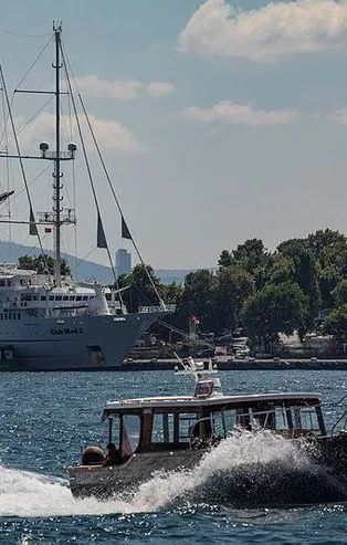 Dünyanın en büyük yelkenli kruvaziyer gemilerinden biri İstanbul'a demirledi