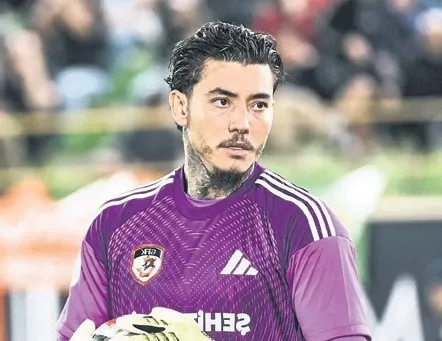 Rakip kaleciler duvar ördü