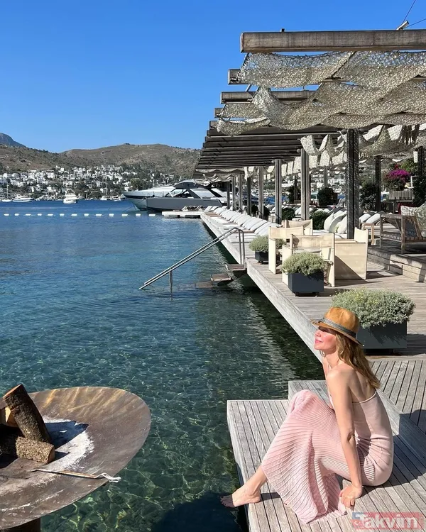 3 çocuk annesi Bergüzar Korel’den cesur paylaşım! Halit Ergenç’in eşi dekolteli beyaz mayosuyla şov yaptı: “Mankenleri aratmıyor” - 45