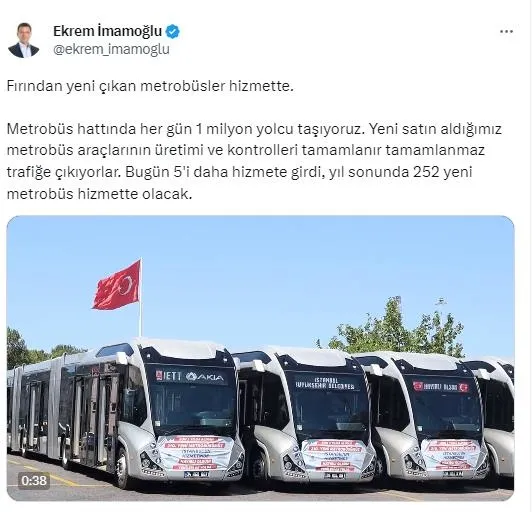 istanbullunun-toplu-tasima-cilesi-ibbnin-yeni-aldigi-metrobus-ariza-yapti-1694706015332.jpeg İşte Ekrem İmamoğlu belediyeciliği: İstanbullunun toplu taşıma çilesi katlanıyor: İBB'nin yeni aldığı metrobüs arıza yaptı vatandaş yürümek zorunda kaldı-2